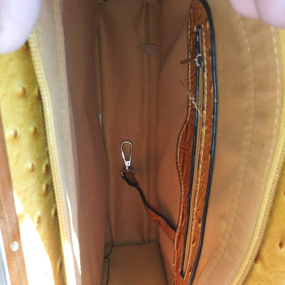 Handbag Republic VEGAN Ostrich Leather purse - Picture 4 of 5